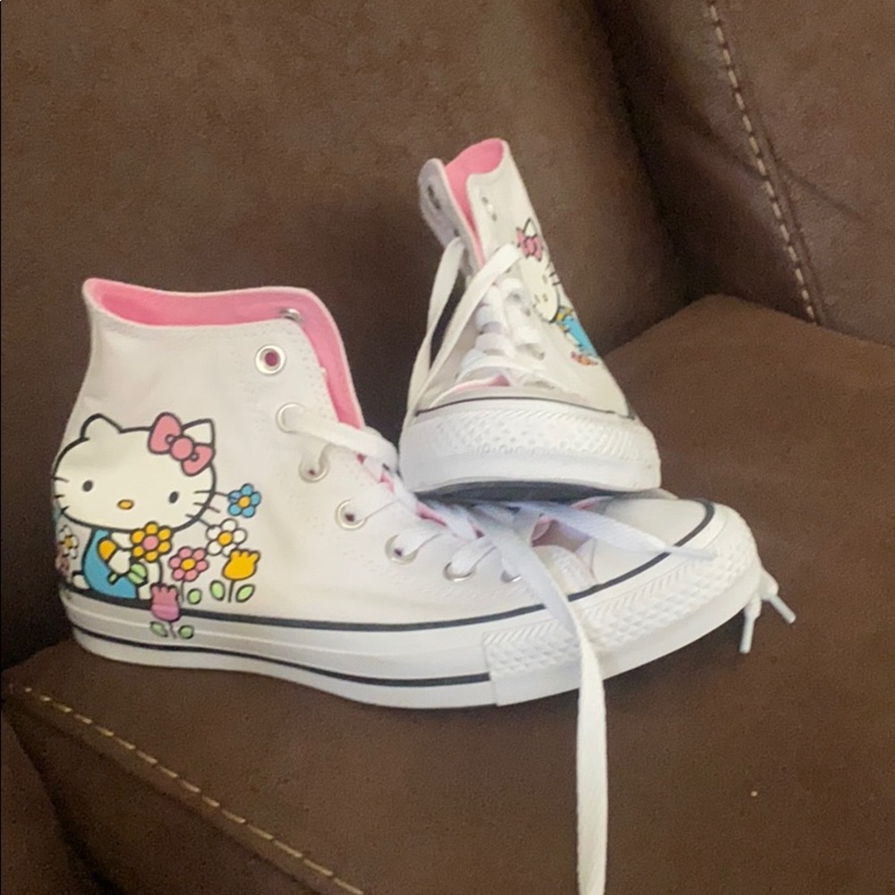 Hello Kitty converse